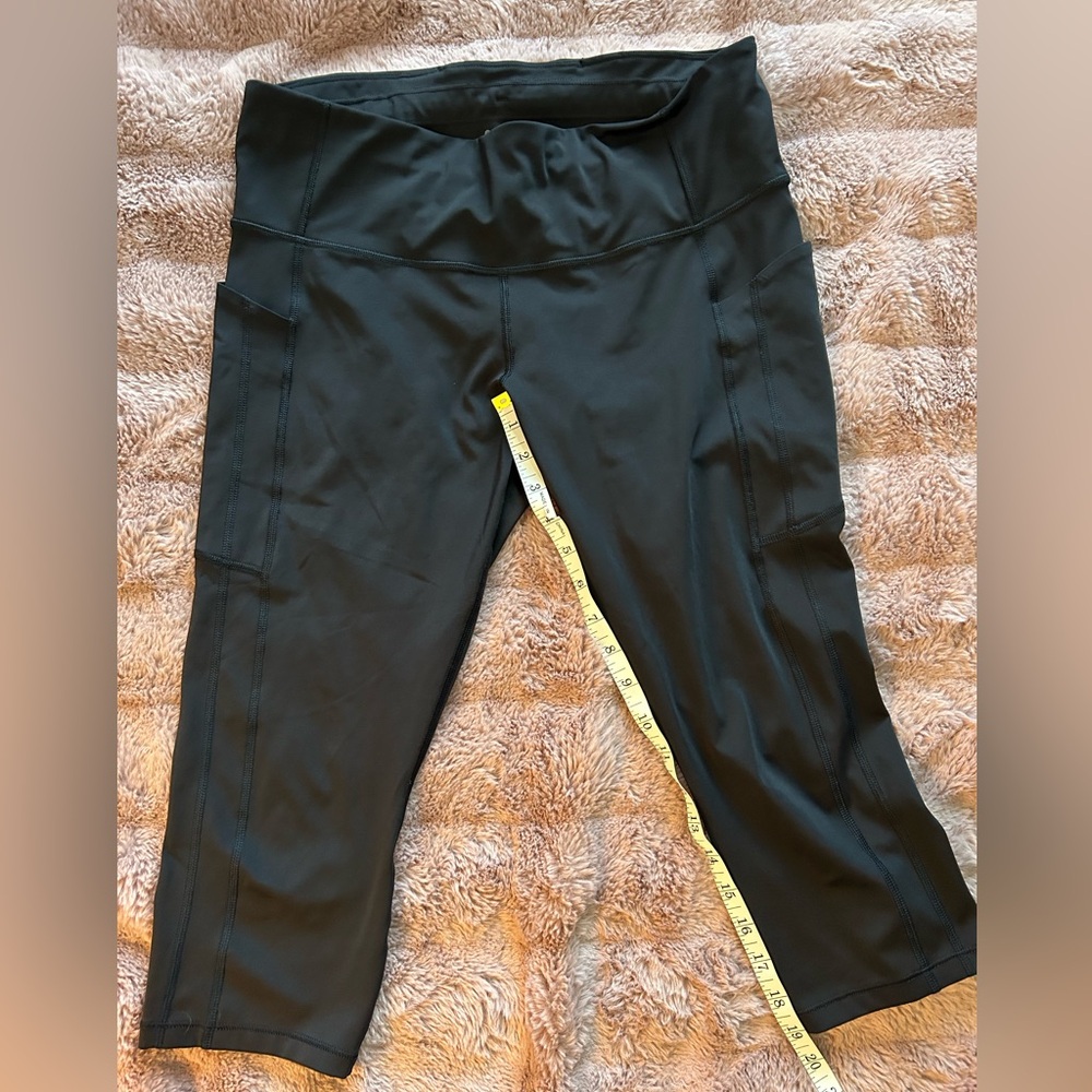 Athleta Black Capri Leggings with Side Pockets